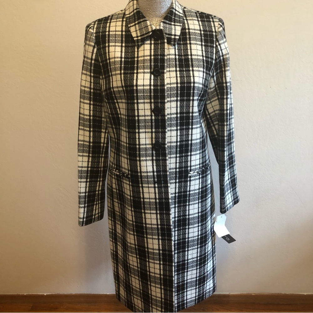 JONES NEW YORK suit long sleeves new with tags beautiful size 10 suit jacket